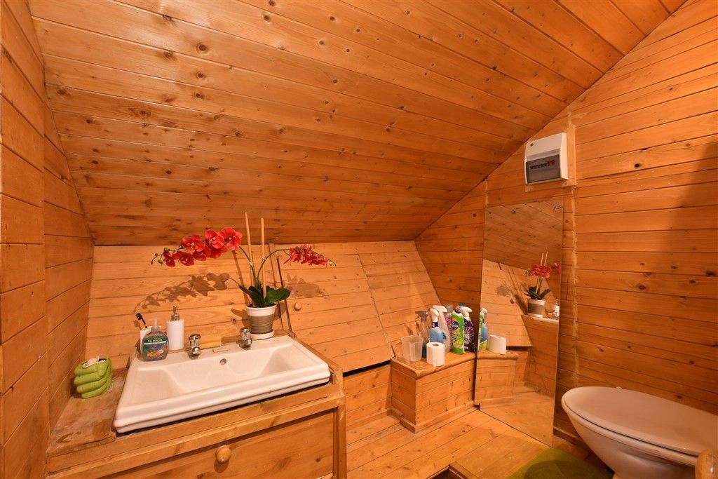 Property photo 3 of 14 Loft Room