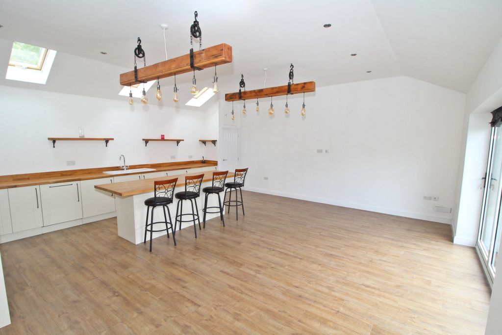 Property photo 3 of 12 5185982