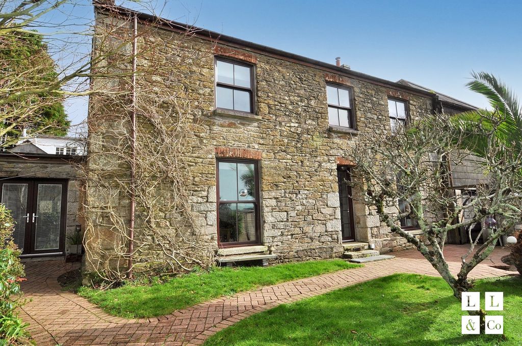 Property photo 2 of 18