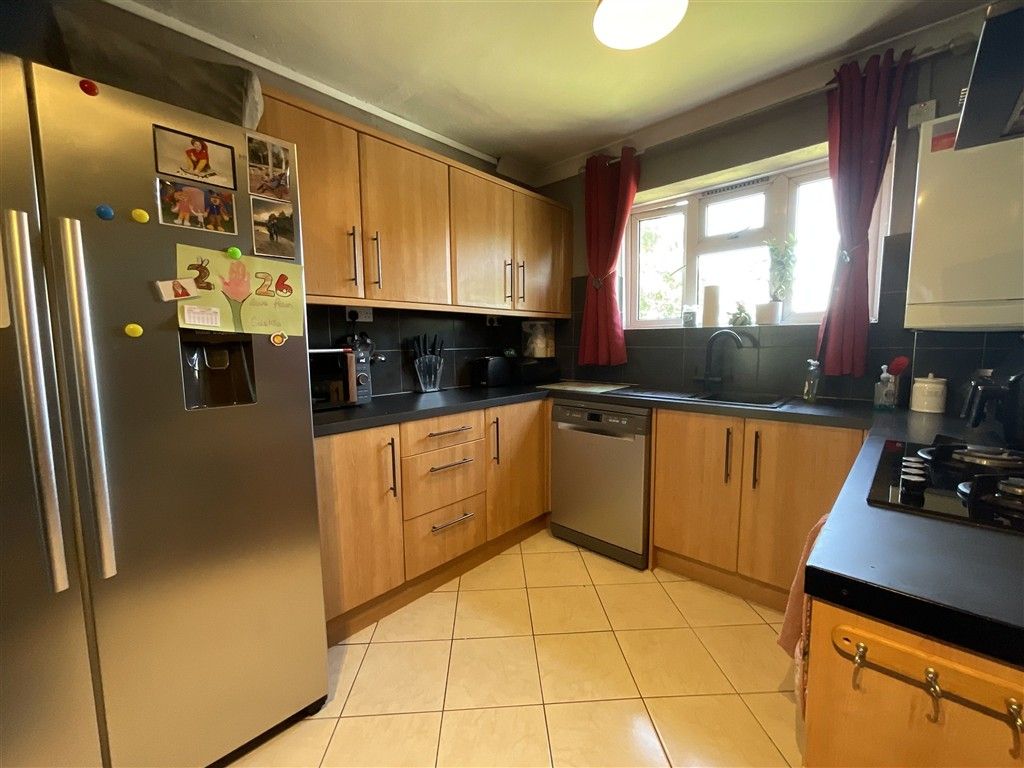 Property photo 3 of 9 Kitchen