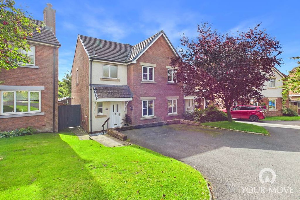 Property photo 1 of 18 External