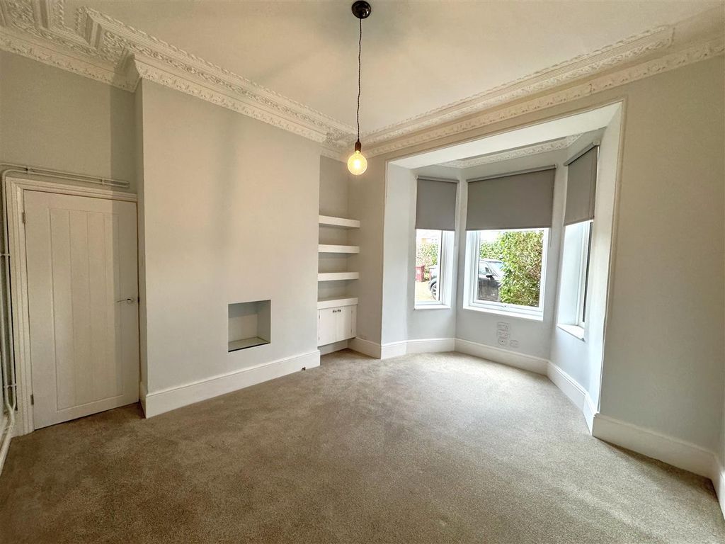 Property photo 2 of 21 Living Room