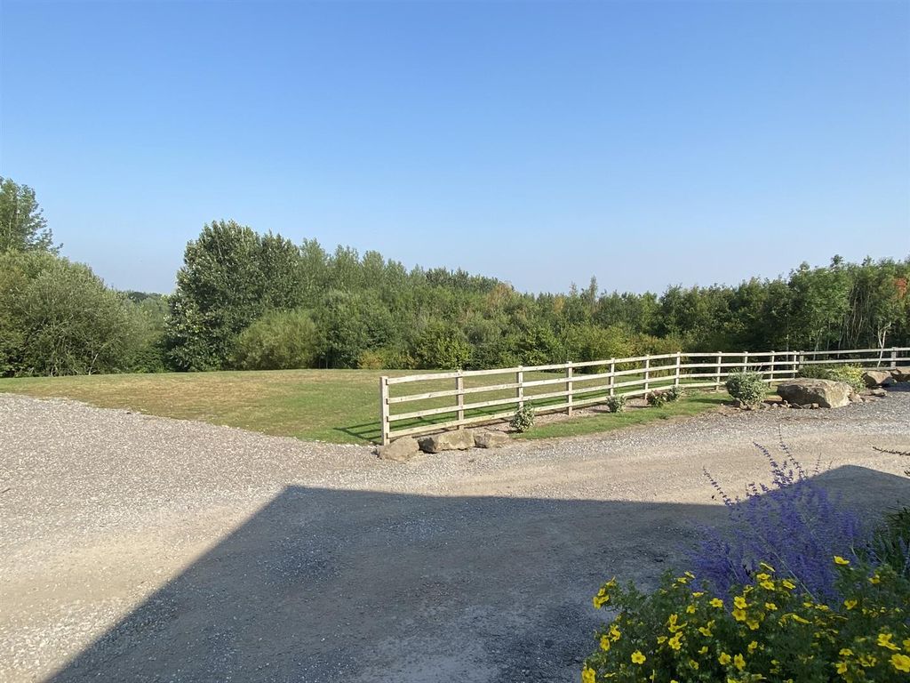 Property photo 3 of 21 Outside