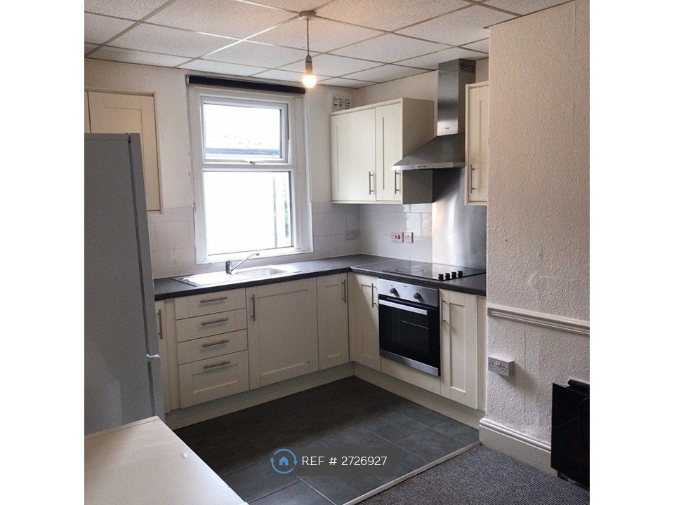 Property photo 1 of 10 Kitchen