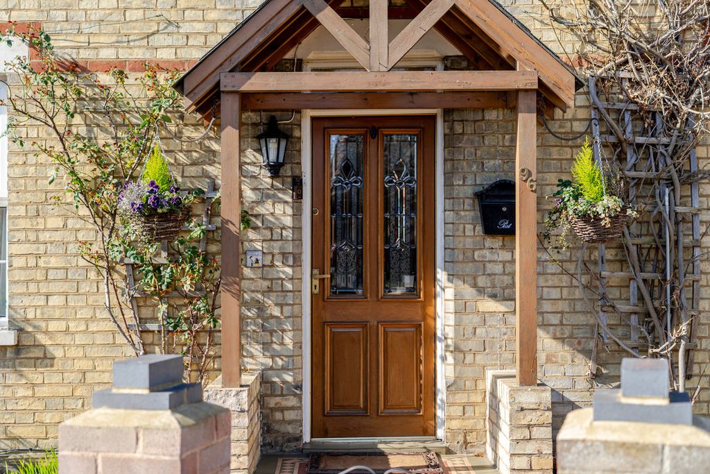 Property photo 2 of 38