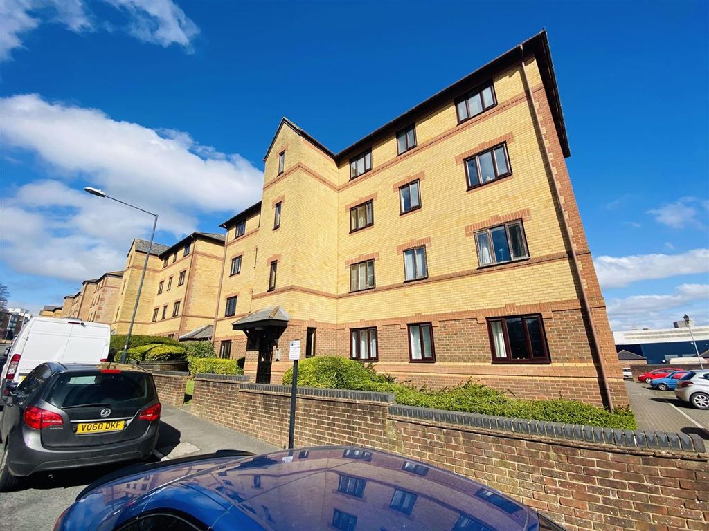 Property photo 1 of 11