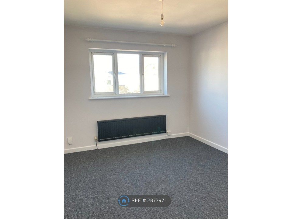 Property photo 3 of 7 Living Room