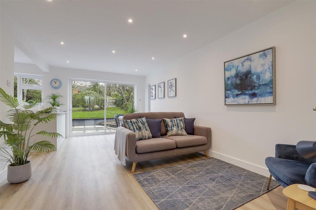 Property photo 3 of 25