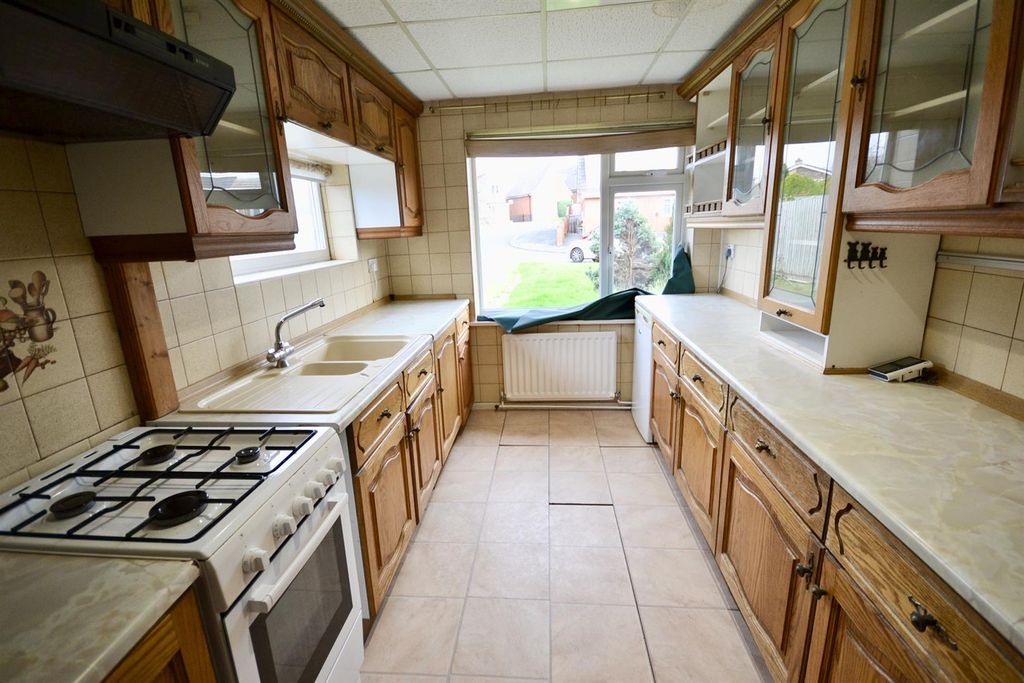 Property photo 2 of 28 Kitchen