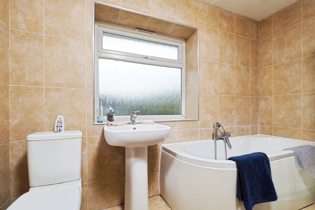 Property photo 3 of 15 Bathroom