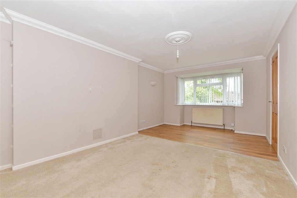 Property photo 2 of 10 Lounge