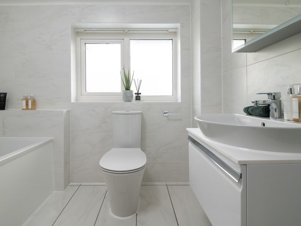 Property photo 3 of 10 The Harrogate - Family Bathroom