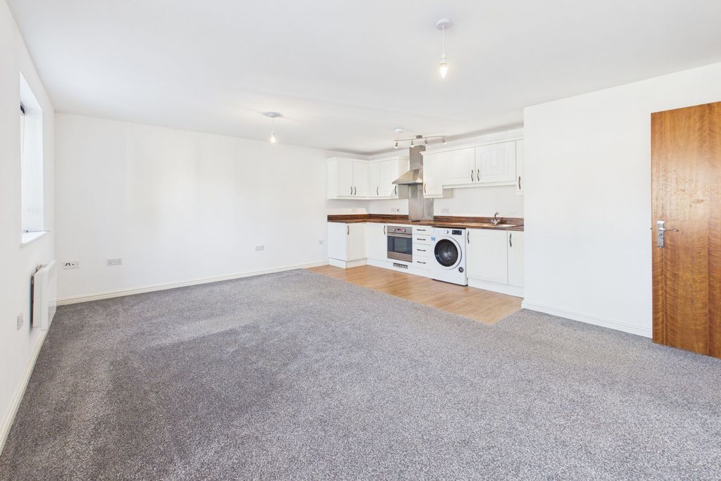 Property photo 2 of 8