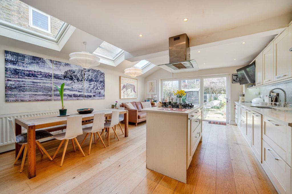 Property photo 1 of 17 Picture No. 12