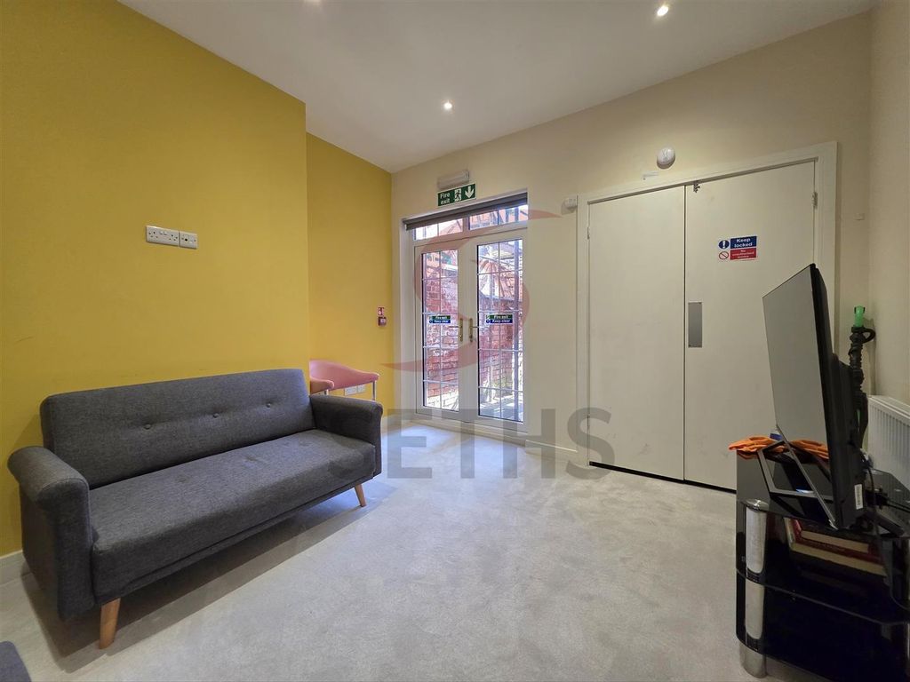Property photo 1 of 12 Communal Lounge