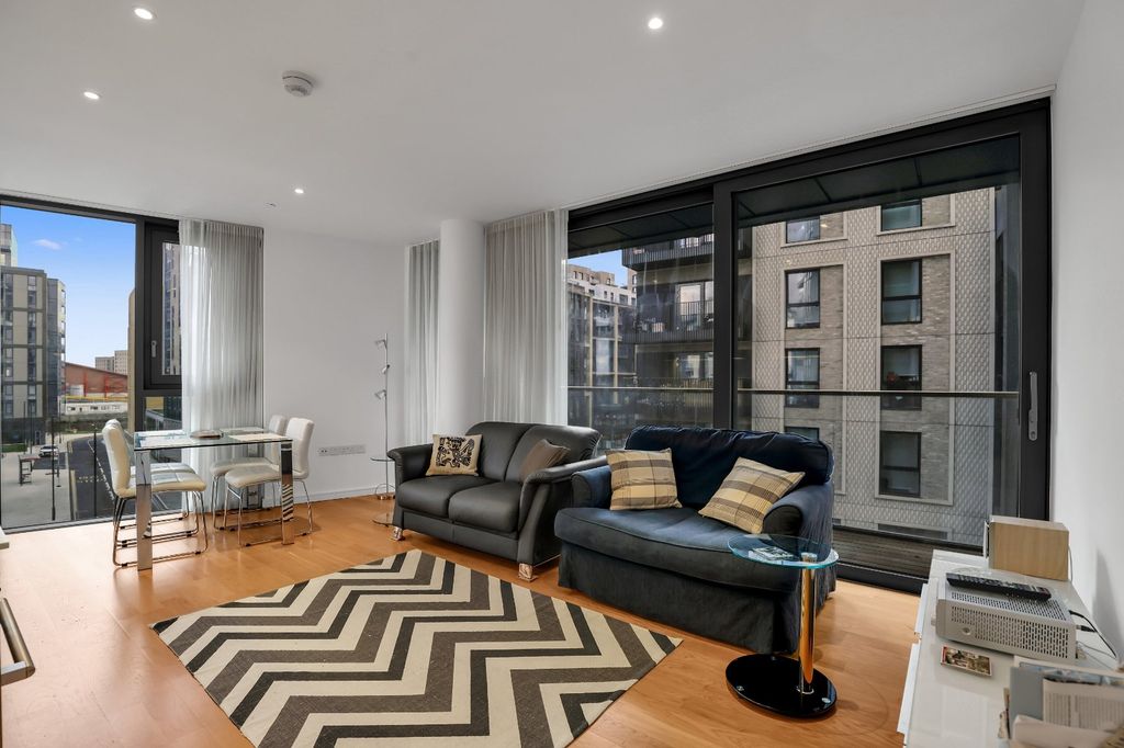 Property photo 1 of 25