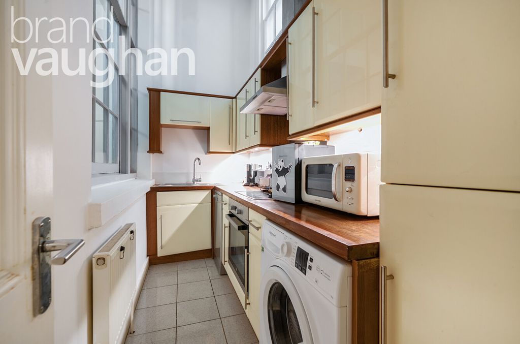 Property photo 3 of 9 Kitchen