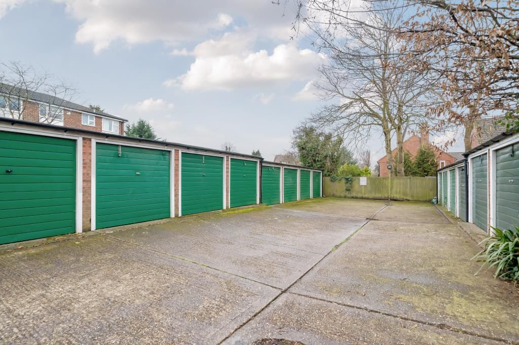 Property photo 2 of 11 Garages