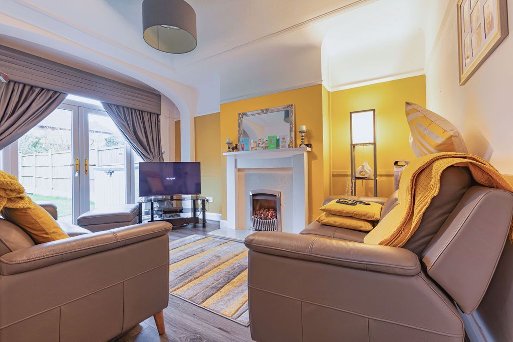 Property photo 2 of 17