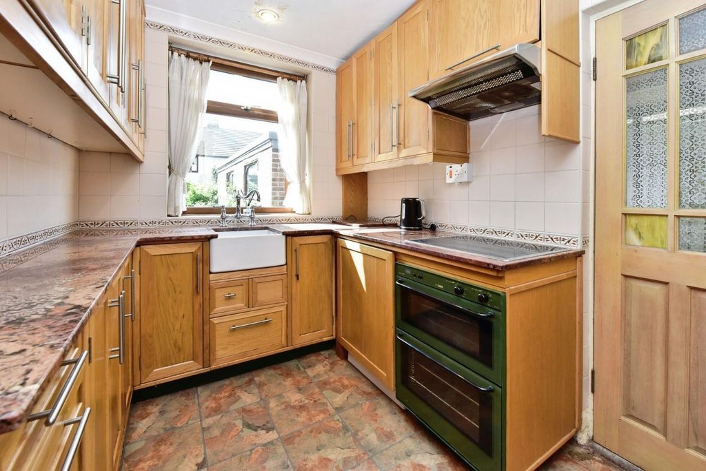 Property photo 3 of 20 Kitchen