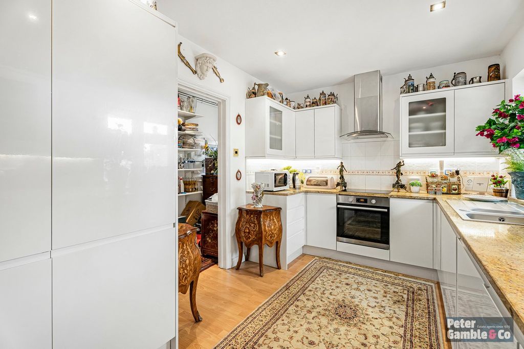 Property photo 3 of 26