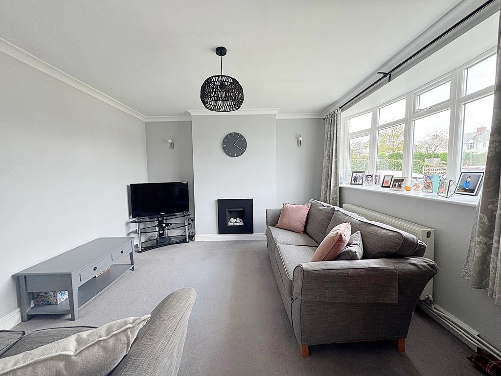 Property photo 3 of 15 Lounge