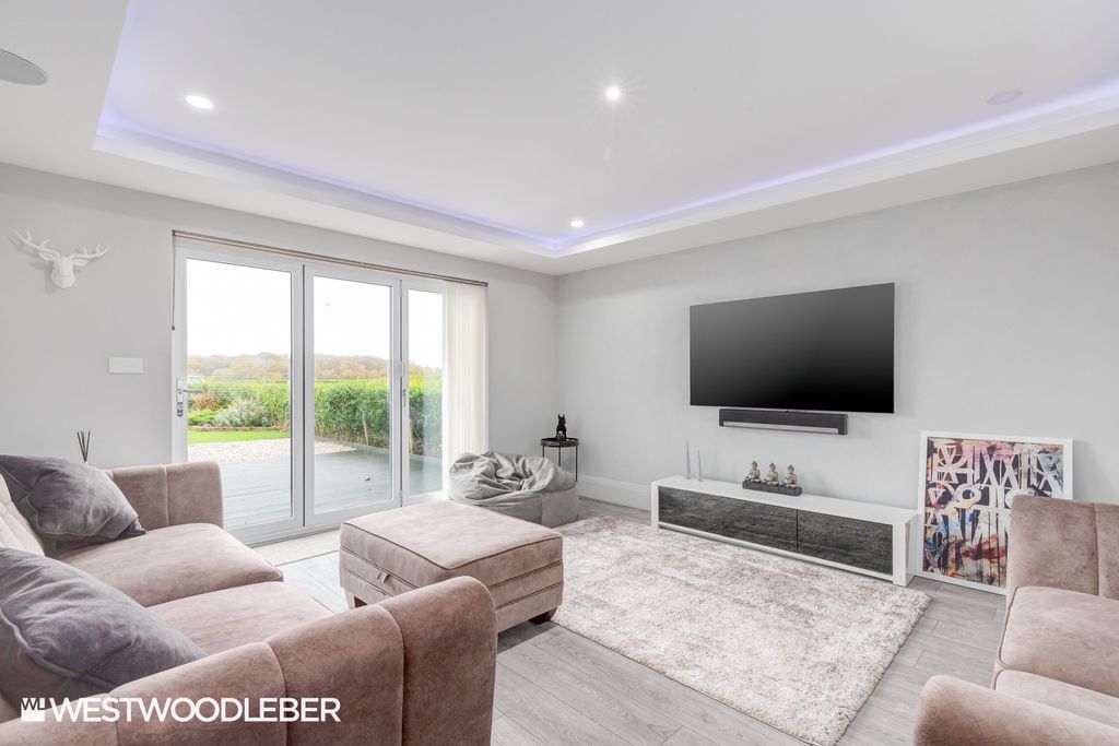 Property photo 2 of 26