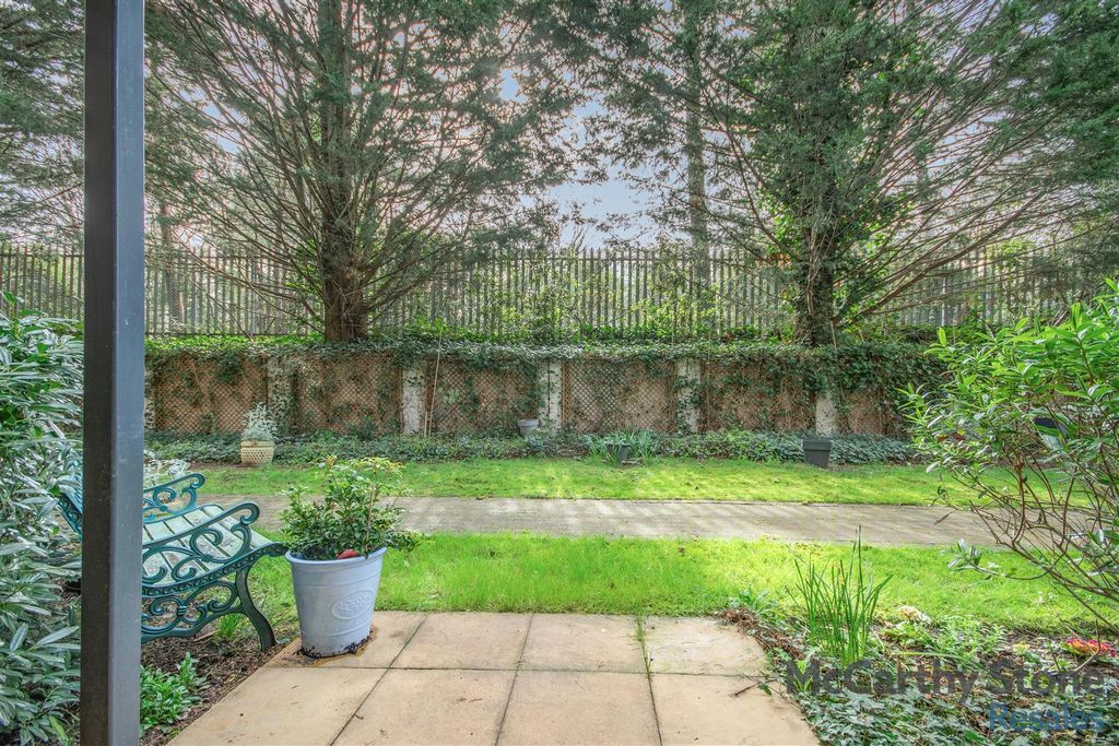 Property photo 3 of 21 8682700-Exterior03.Jpg