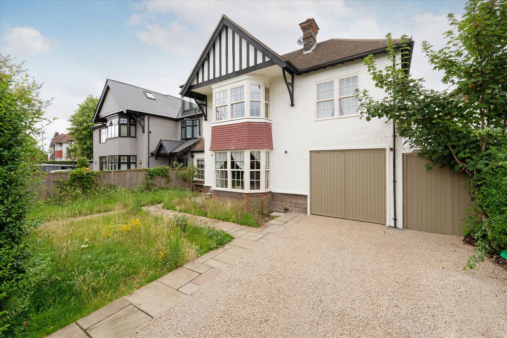 Property photo 2 of 17 Image