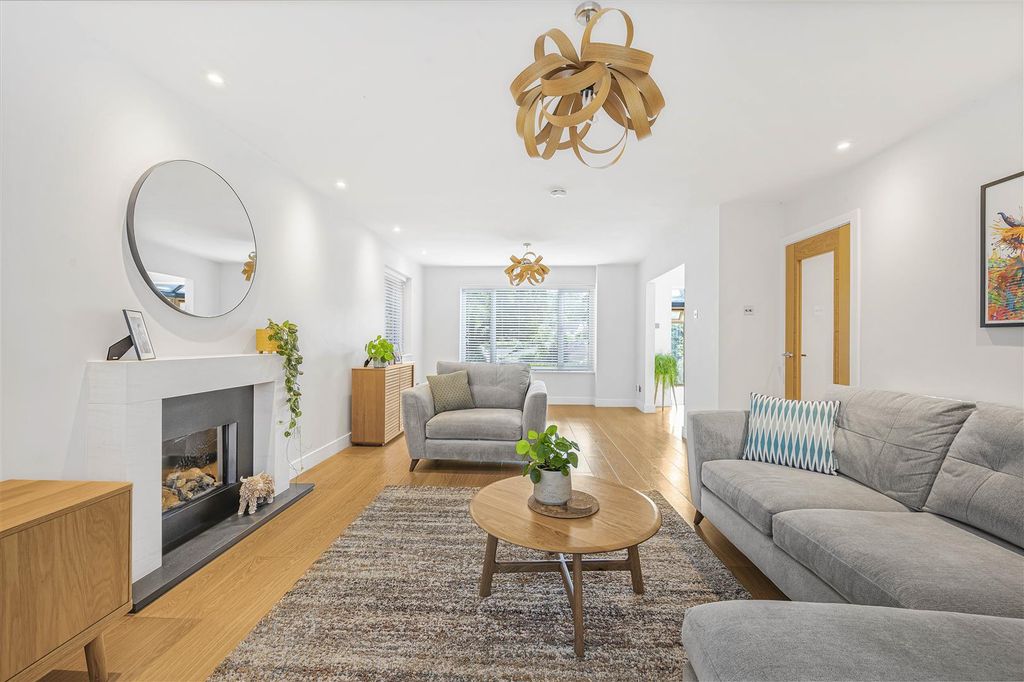 Property photo 3 of 33 Living Room