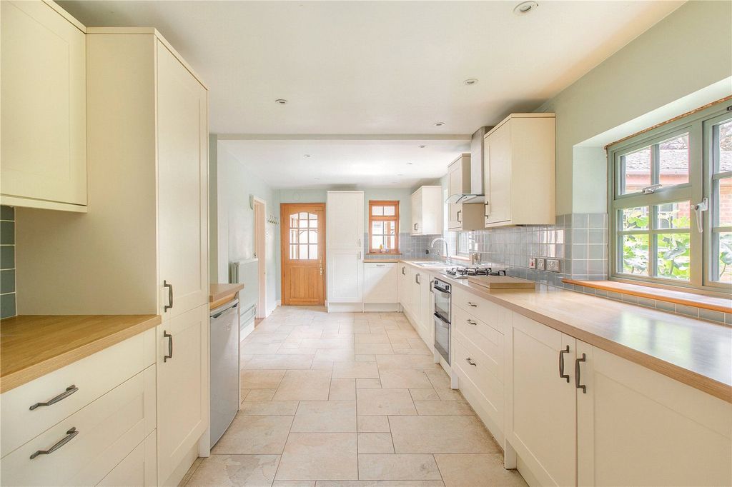 Property photo 2 of 12 Kitchen