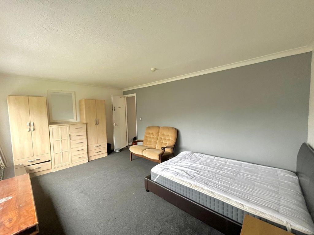 Property photo 3 of 4
