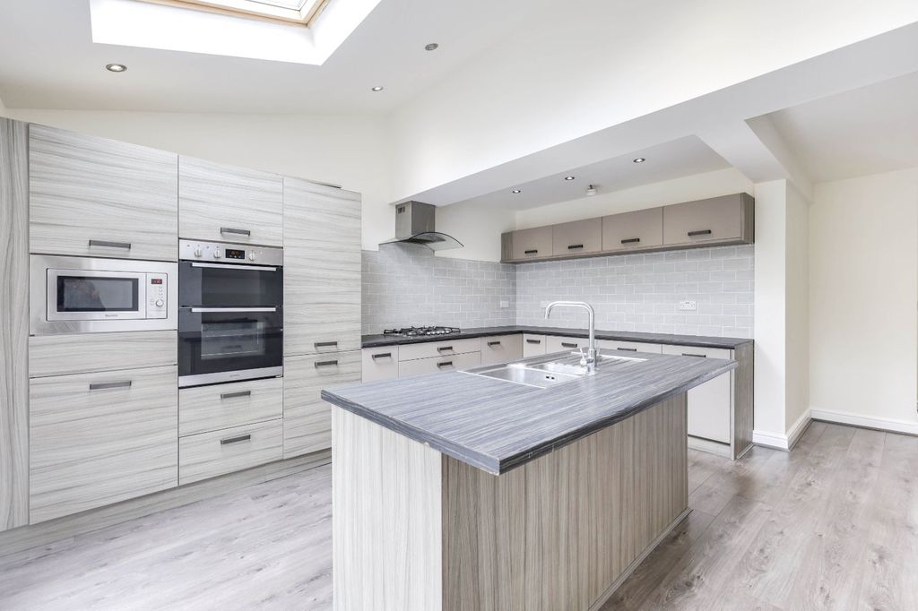 Property photo 3 of 18 Picture No. 06