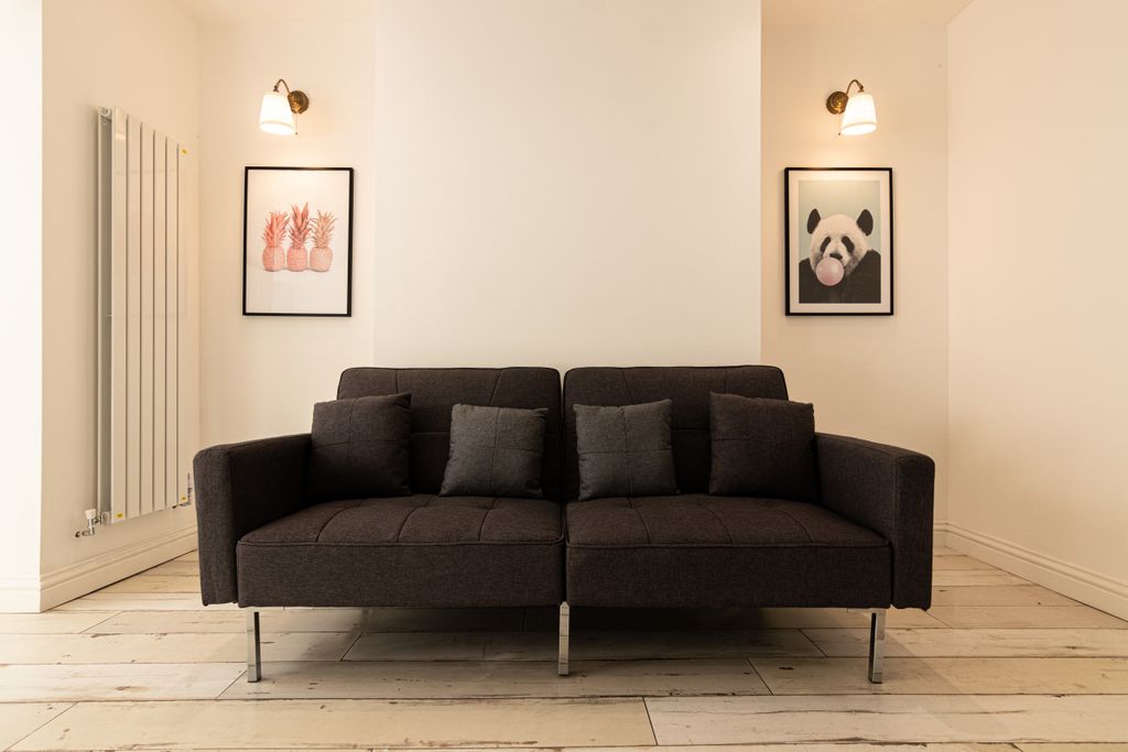 Property photo 2 of 7 5 Gladstone Terrace Living Room 2