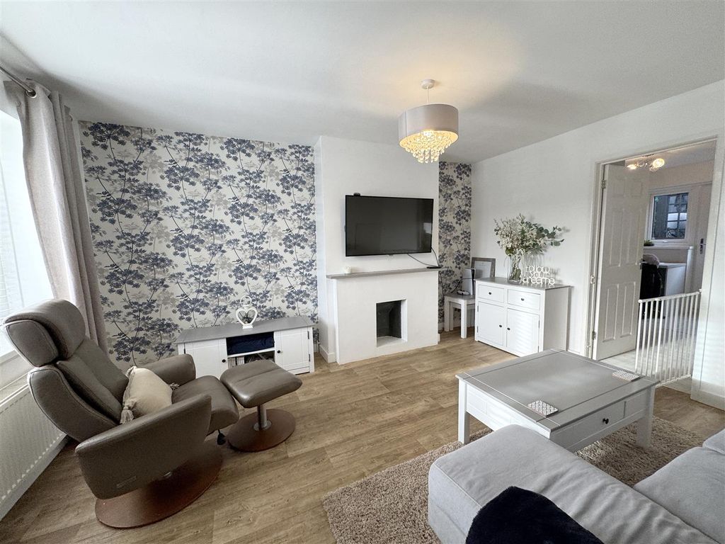 Property photo 3 of 16 Living Room