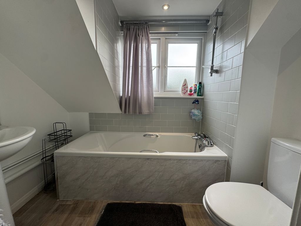 Property photo 1 of 8 Bathroom