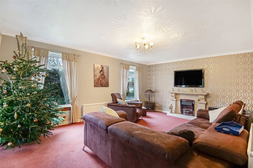 Property photo 2 of 22 Living Room