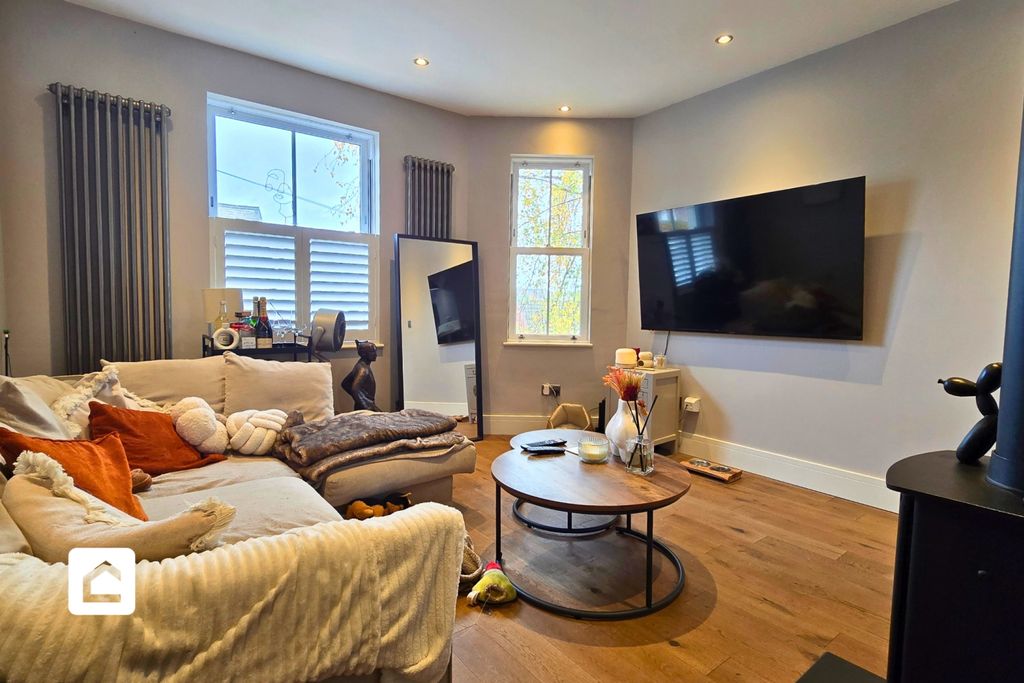 Property photo 3 of 12 4