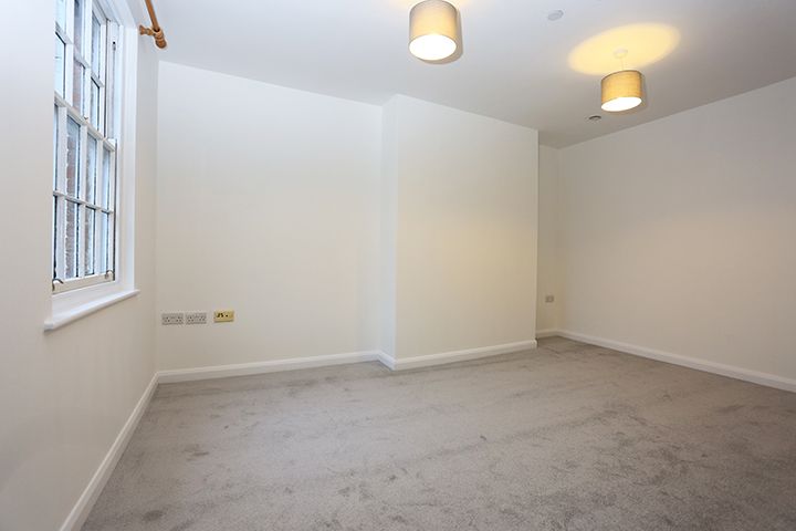 Property photo 3 of 11 Lounge