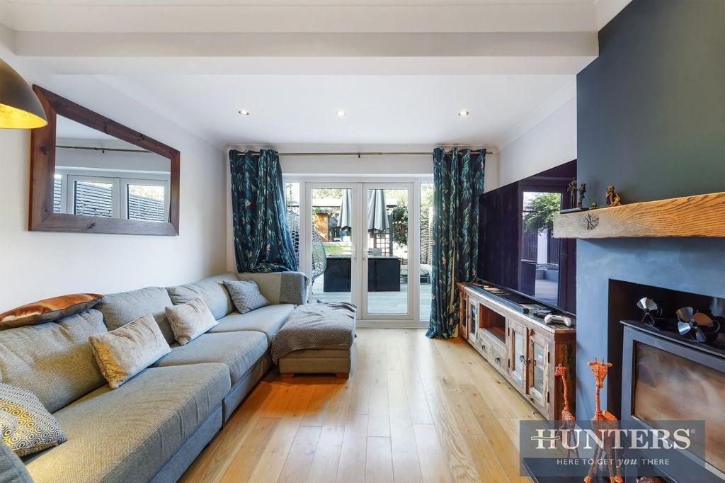 Property photo 3 of 20 Edenfield Gardens (6).Jpg