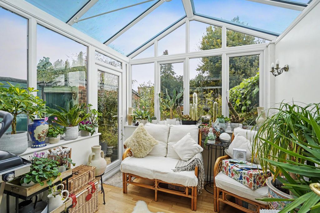 Property photo 3 of 30 Conservatory