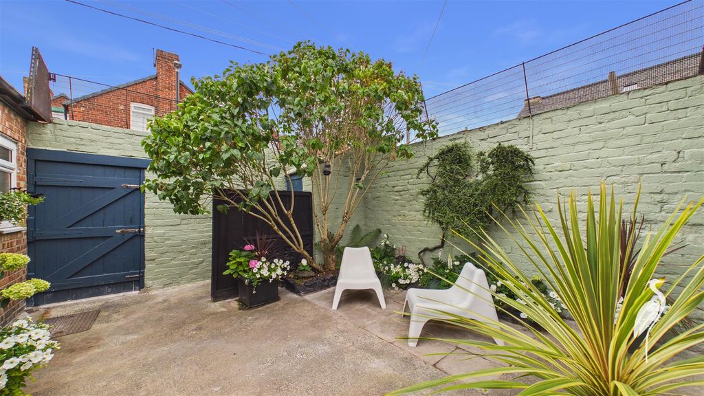 Property photo 3 of 21 Outside