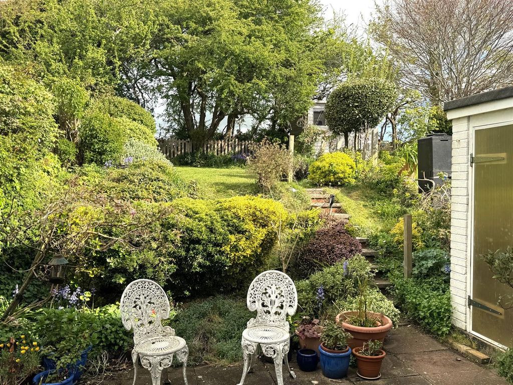 Property photo 3 of 13 Garden.Jpg