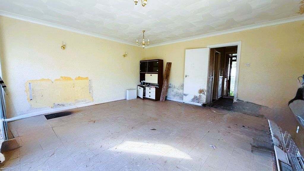 Property photo 3 of 11 3328369