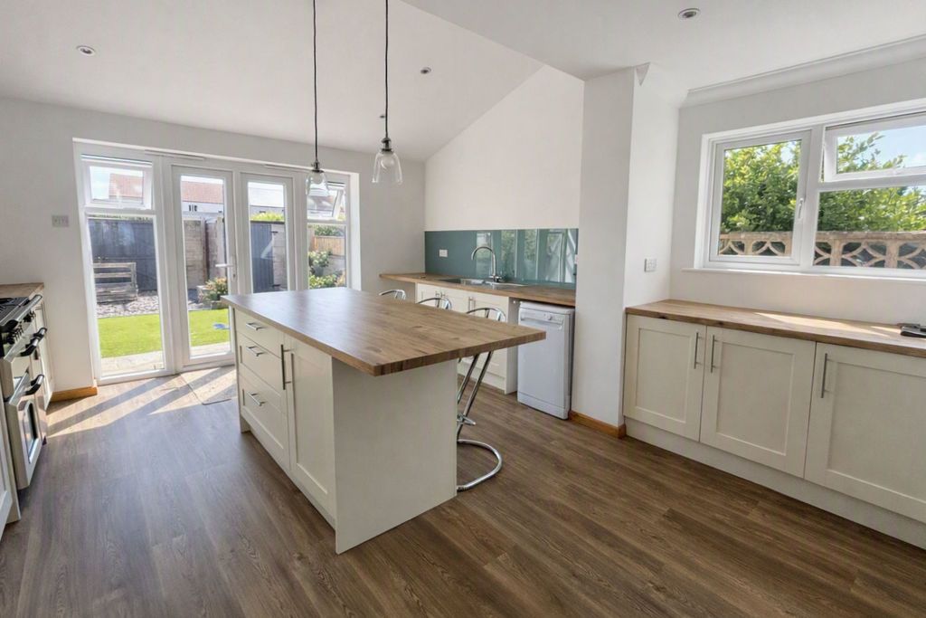 Property photo 2 of 15 Kitchen