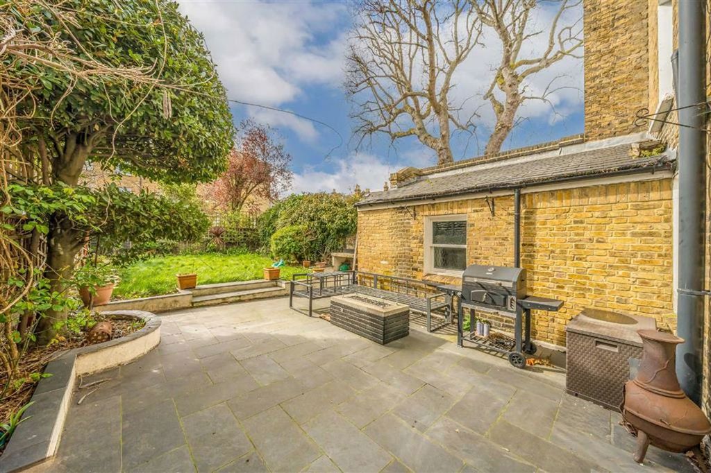 Property photo 2 of 8