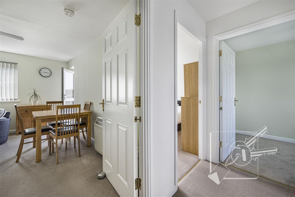 Property photo 2 of 36 Hall