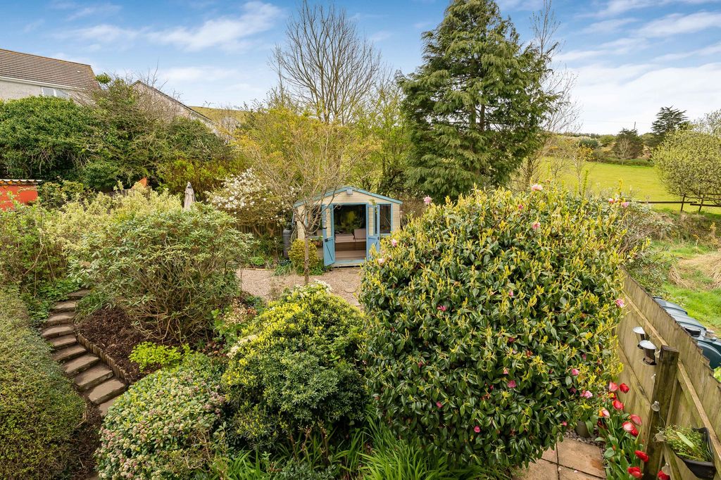 Property photo 1 of 28