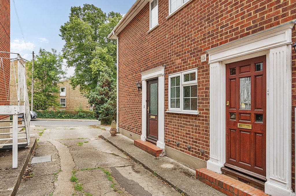 Property photo 2 of 19 1329683-3-6888B81...