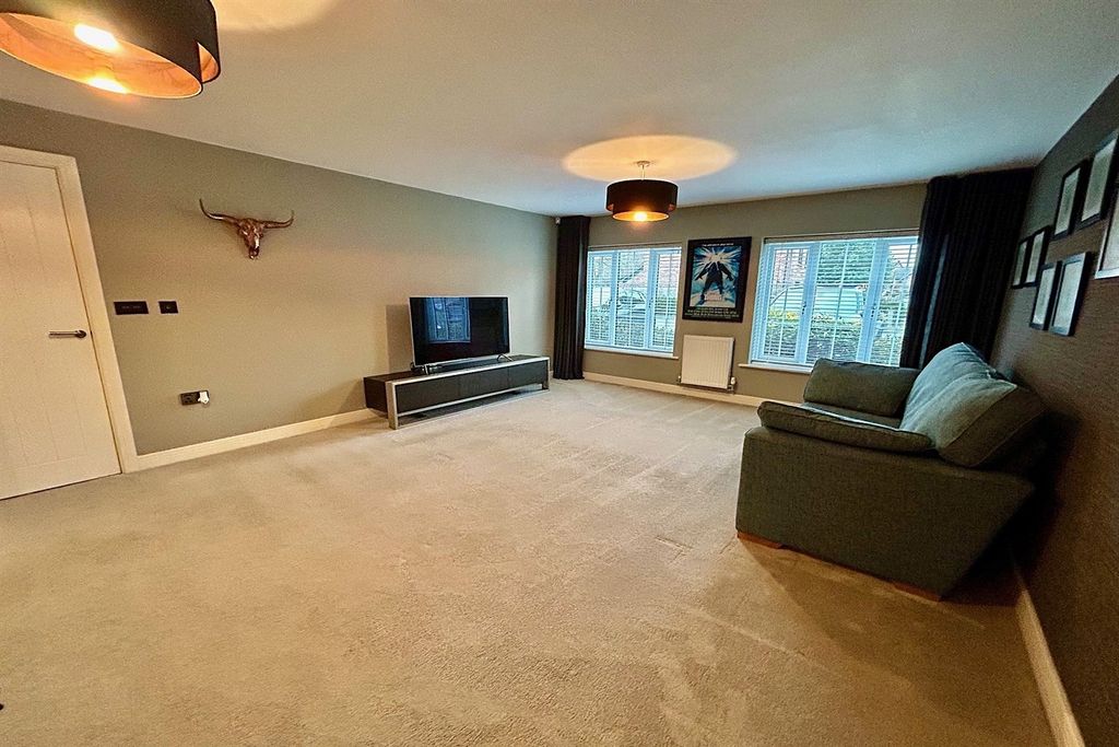 Property photo 3 of 16 Living Room